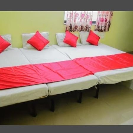 Sai Gaurav Palace Hotel เชอร์ดี ภายนอก รูปภาพ